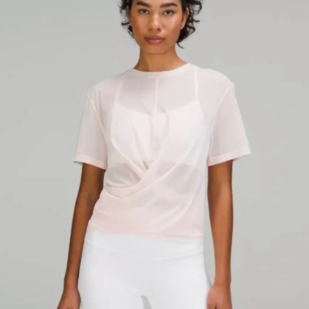 Lightweight Mesh Reversible Yoga
T-Shirt size 4 and bra